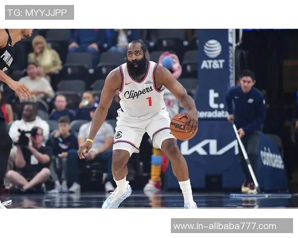 格莱姆斯谈防守哈登争议称判罚应由裁判决定而非自己判断